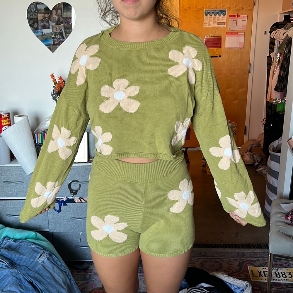 KNIT FLOWER SET MEDIUM